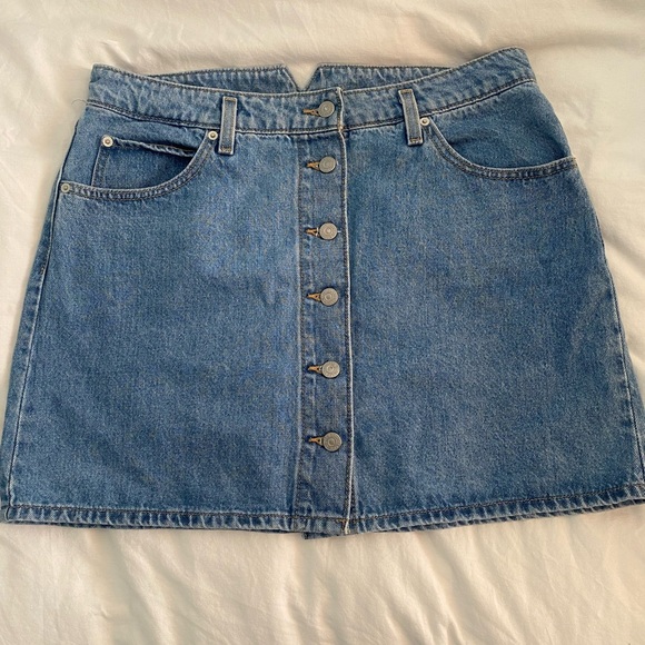 Levi's Dresses & Skirts - LEVIS Mini Button Front Denim Skirt / Medium Wash / Size 32